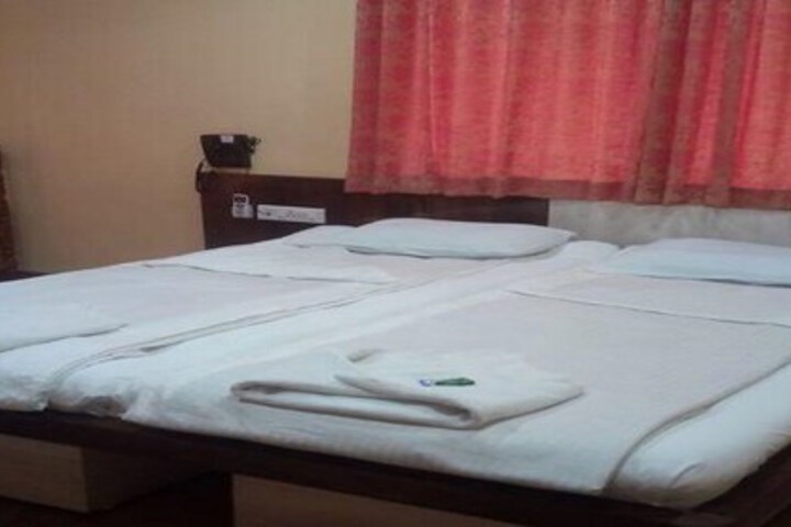 Room 10 of 26