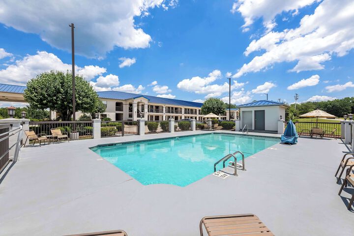 Hotel with Pool