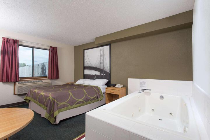 1 Queen Bed (1 of 11)