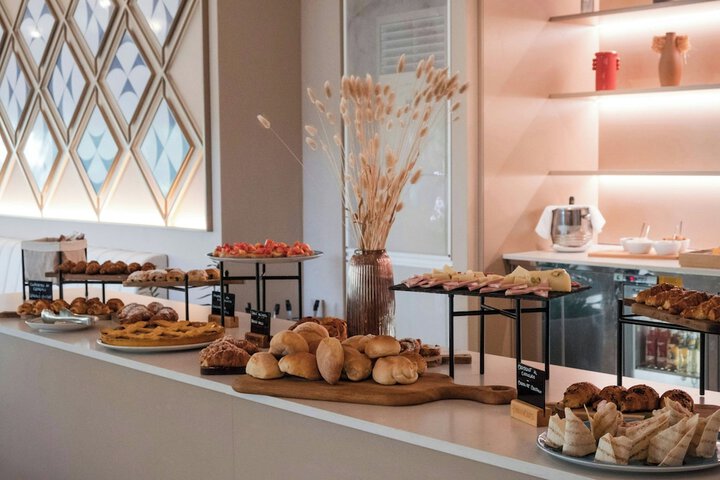 Breakfast/Coffee Service 196 of 256