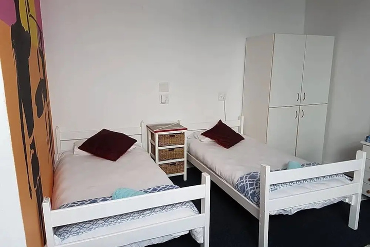 Room 3 of 10