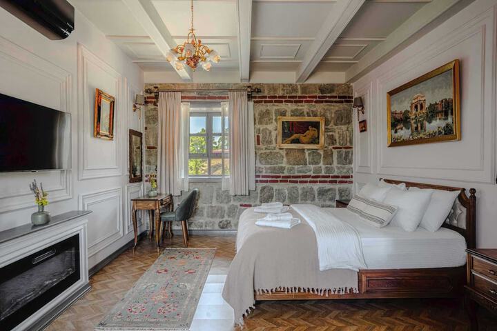 Room 107 of 154
