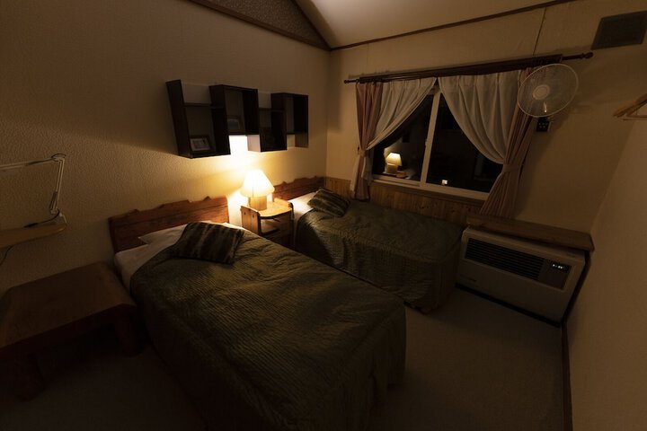 Room 15 of 258