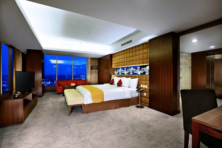 Room 8 of 34