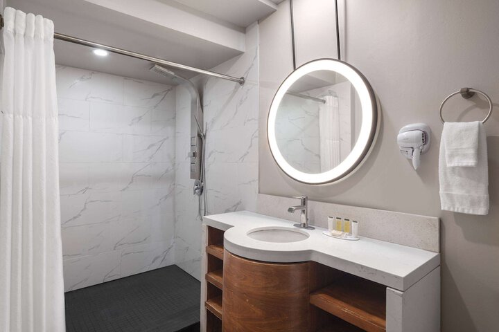Room 12 of 28