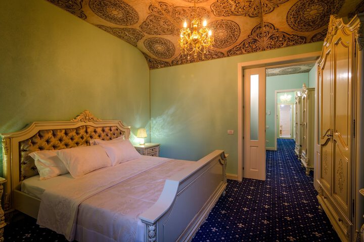 Room 45 of 131