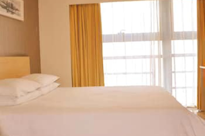Room 5 of 6