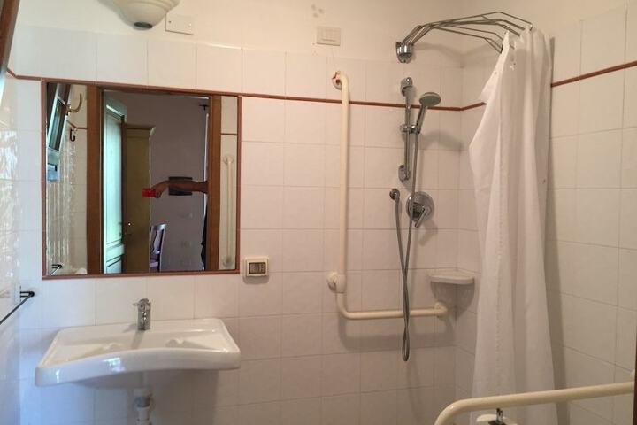 Room 52 of 62