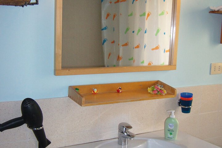 Room 12 of 18