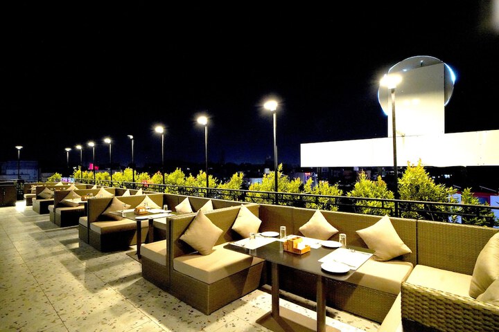 Lounge 62 of 69