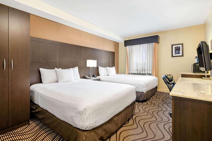 1 Queen Bed Mobility Accessible (9 of 21)