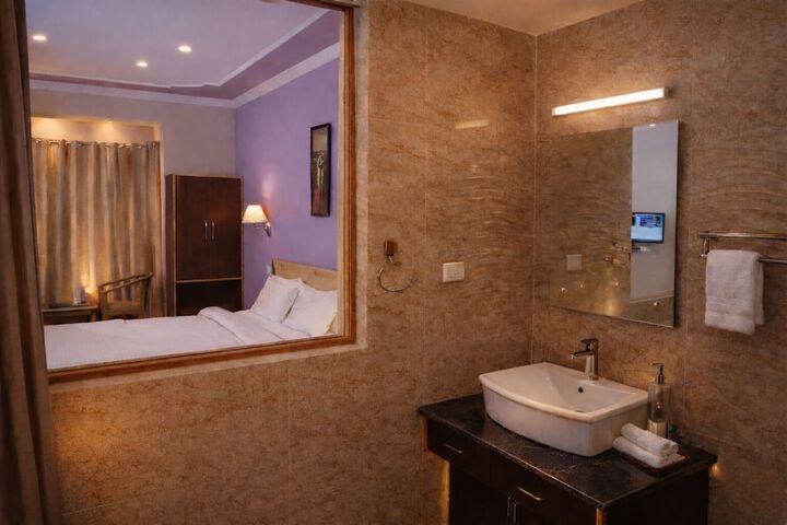 Room 16 of 30