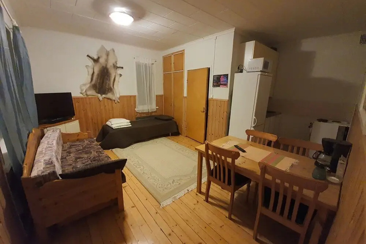 Room 4 of 18