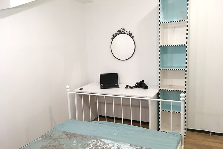 Room 6 of 26