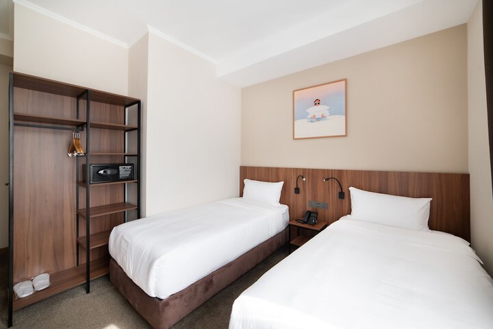 Room 3 of 15