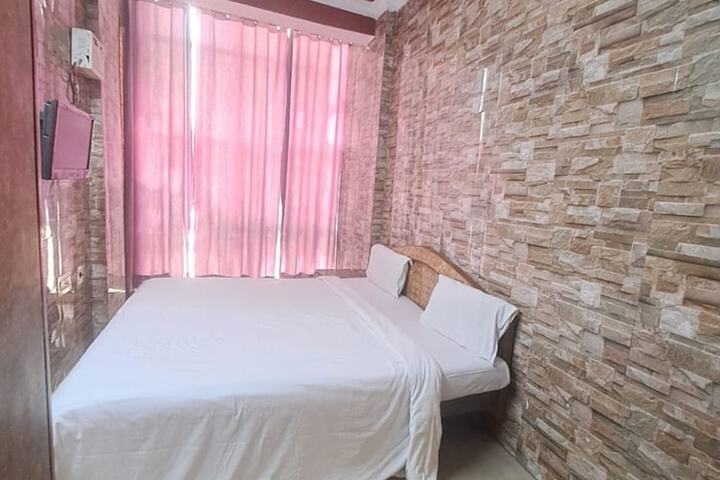 Room 6 of 14