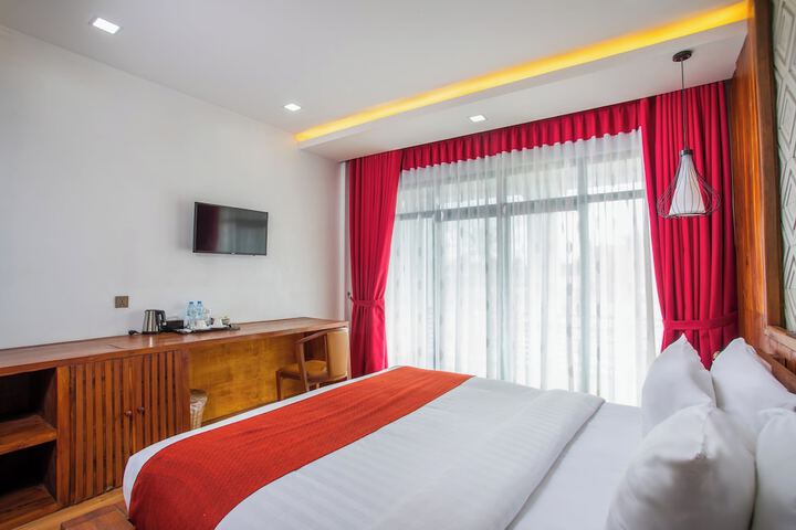 Room 12 of 180