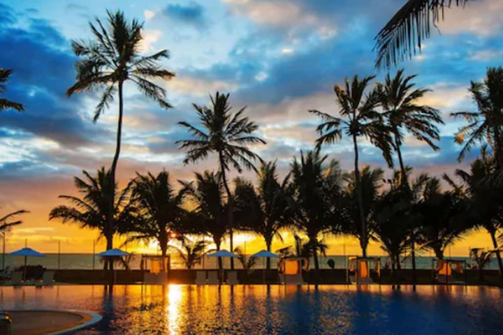 Hotel with Pool