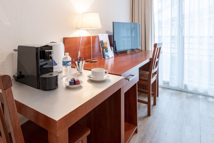Room 10 of 16