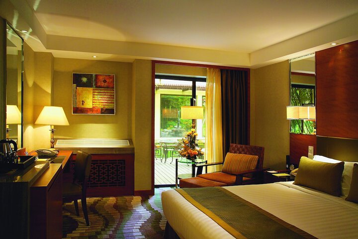 Room 4 of 62