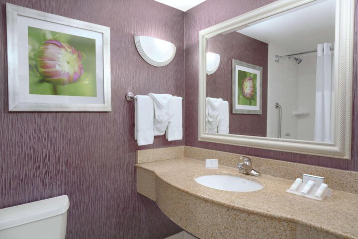 2 Queen Beds (2 of 10)
