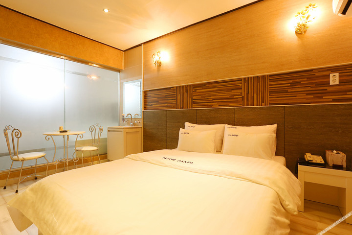 Room 29 of 61