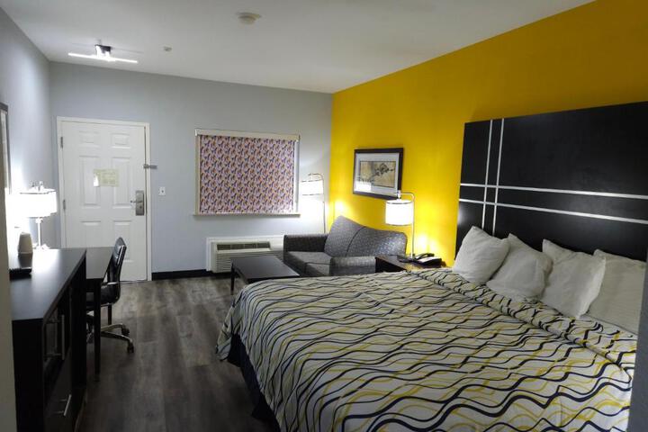 Suite King Bed Sofa (2 of 6)
