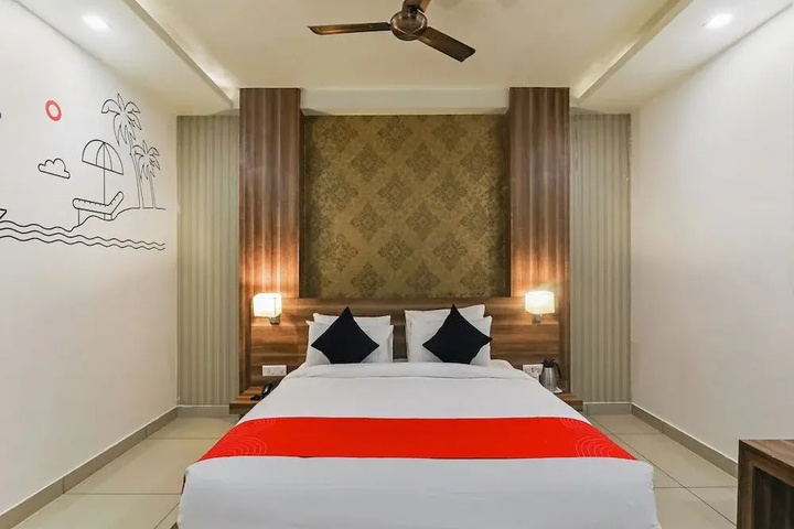Room 4 of 28