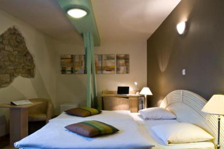Hotel Grenier Des Grottes