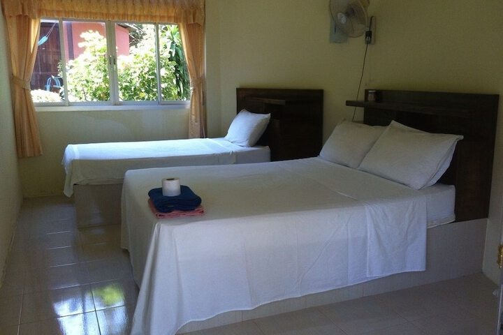 Room 2 of 32