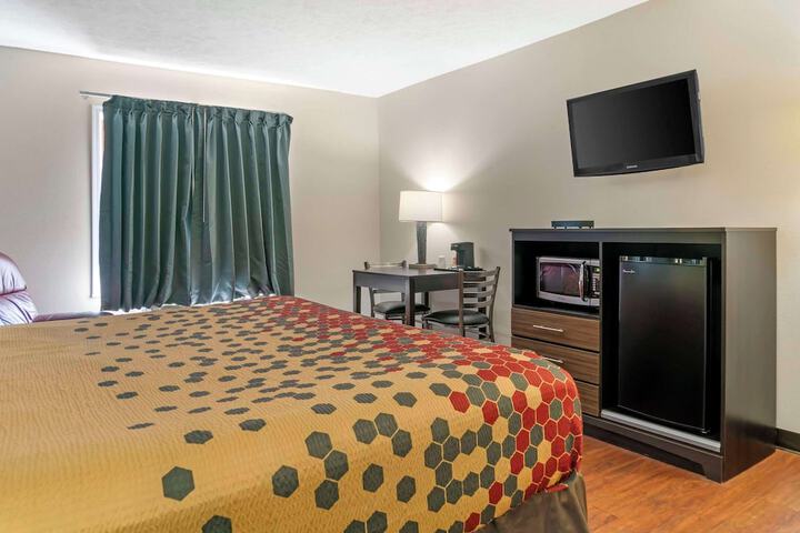 Room 11 of 37
