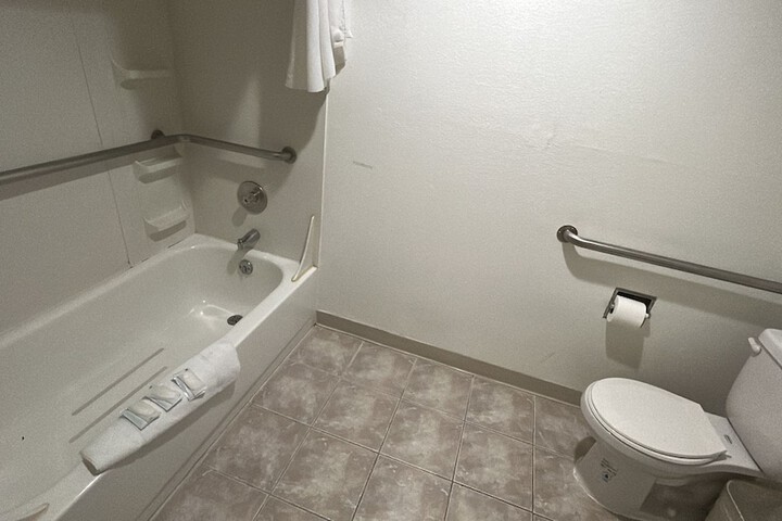 Room 32 of 49