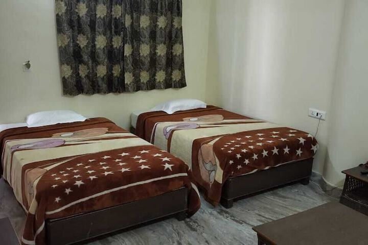 Room 2 of 32