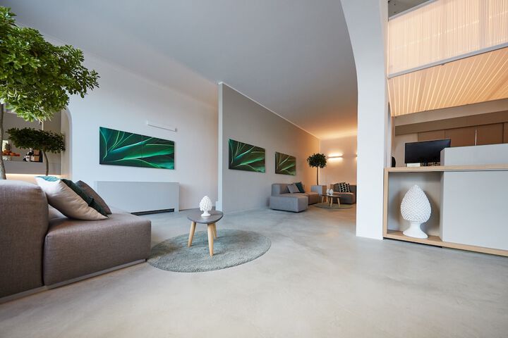 Entrance & Lobby