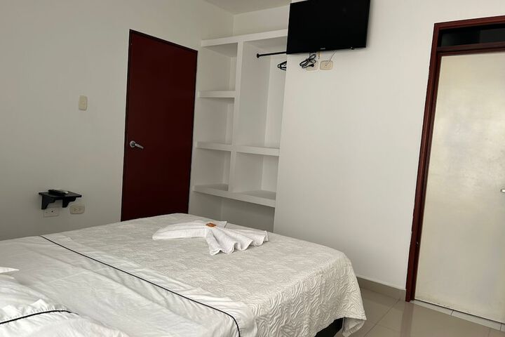 Room 6 of 10