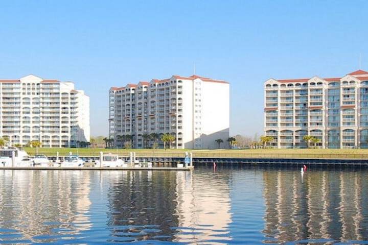 Exterior of Yacht Club at Barefoot Resort by Condo-World