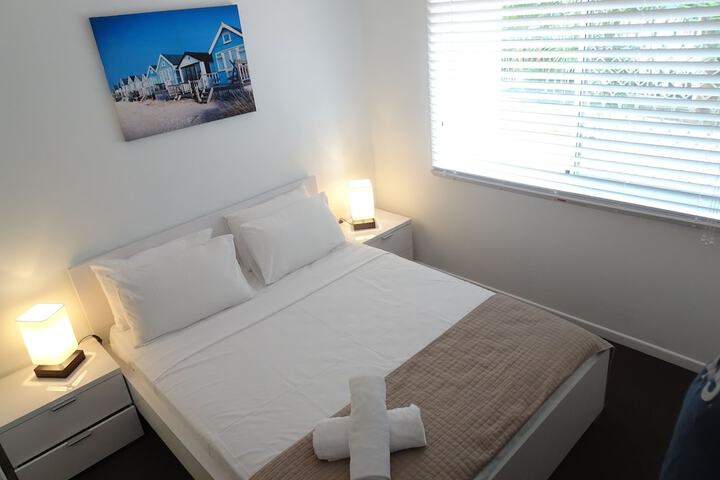 Room 11 of 28