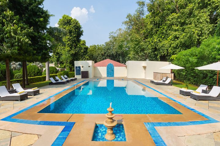 Pool Hotel