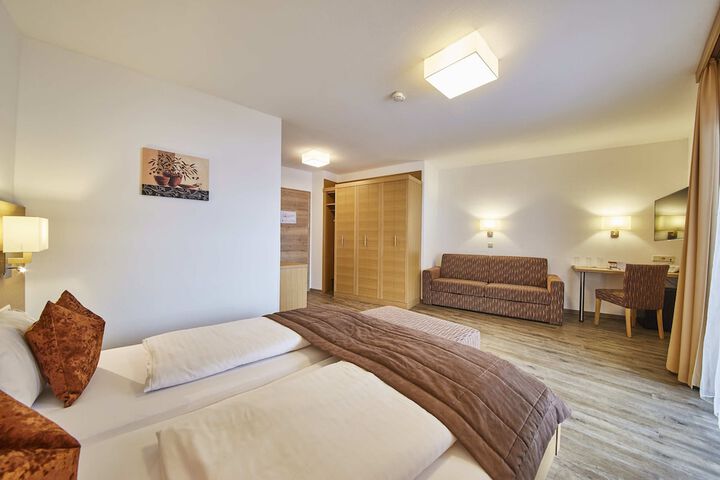 Room 25 of 189