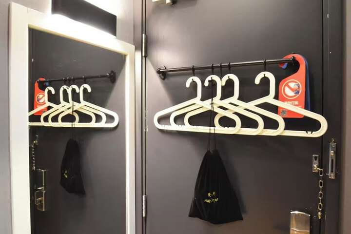 Room 13 of 25
