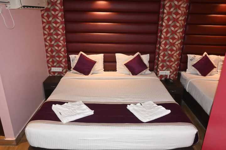 Room 13 of 30