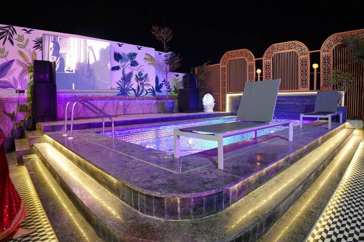 Pool 42 of 56