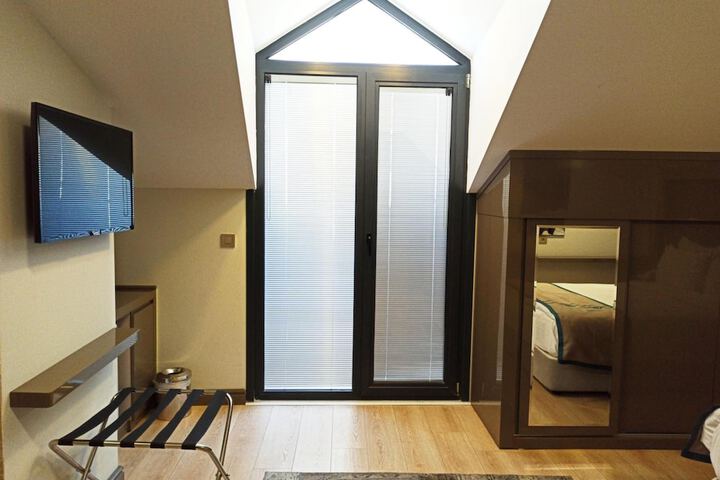 Room 10 of 40