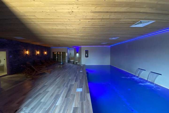 Pool 14 of 21