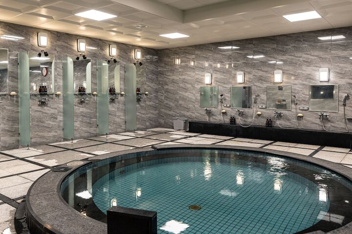 Pools & Facilities