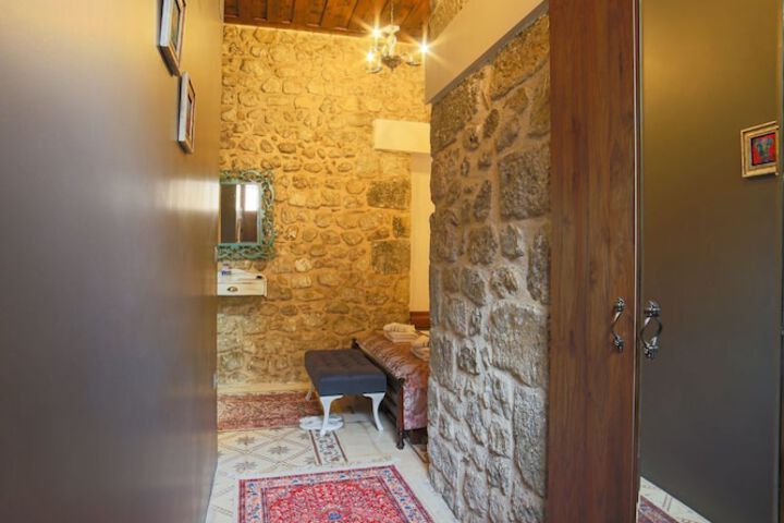 Room 15 of 36