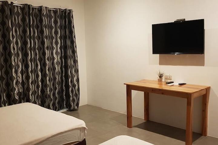 Room 2 of 40