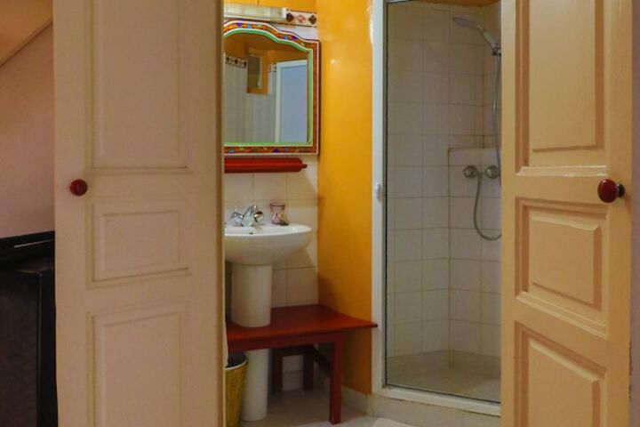 Room 145 of 266