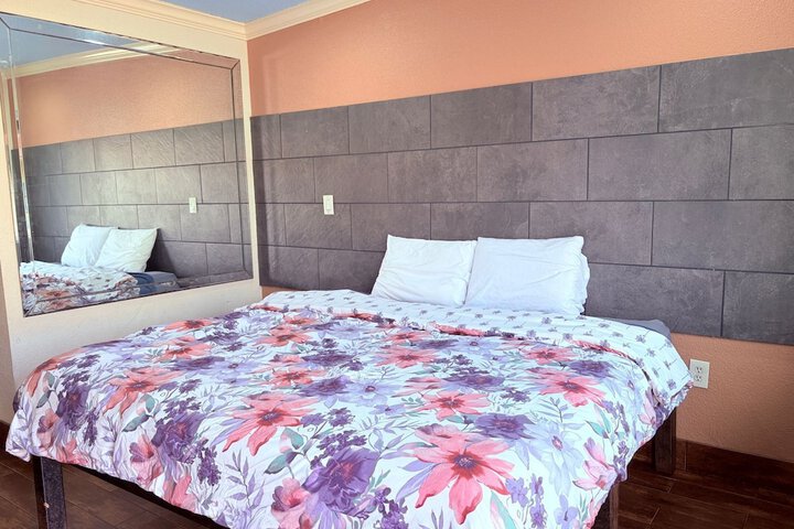 Room 5 of 18