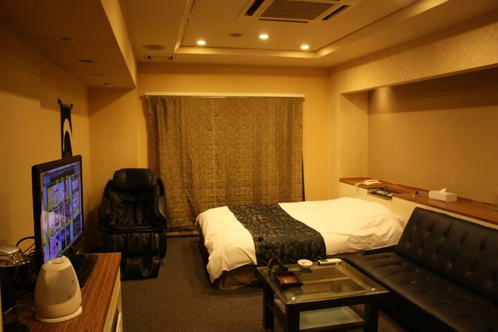 Room 4 of 19